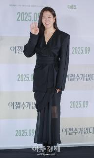 [포토] 포즈 취하는 염혜란 (어쩔수가없다 제작보고회)