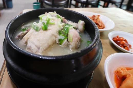 Giá cả ăn uống vào mùa hè ở Seoul tiếp tục tăng…Mì lạnh·Gà hầm sâm chạm mốc 20.000 KRW