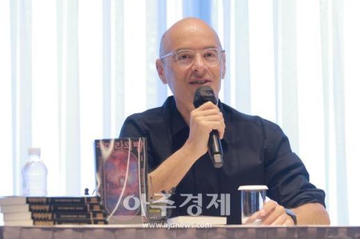 [포토] 키메라의 땅 출간 기념 기자간담회