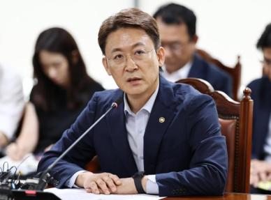 금융위 석유화학 기업, 자기 뼈 깎는 자구노력 보여야 지원
