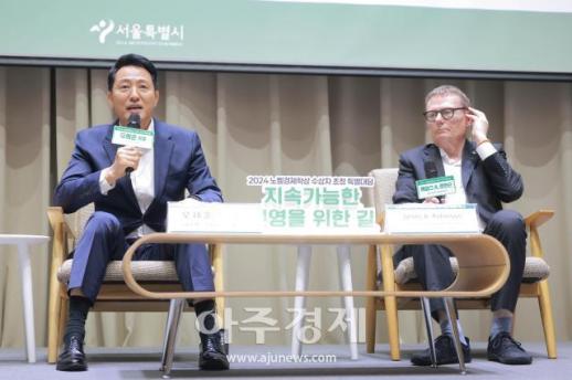 [포토] 제임스 로빈슨 교수와 특별 대담하는 오세훈 서울시장