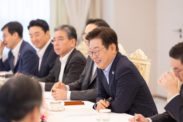 이재명 대통령이 19일 서울 용산 대통령실 청사에서 미일 순방 경제인 간담회를 하고 있다 사진대통령실