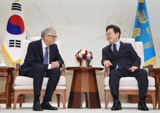 Tổng thống Hàn Quốc Lee Jae-myung tiếp tỷ phú Bill Gates