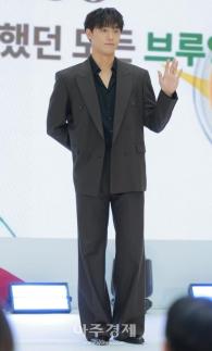 [포토] ​​​​​​​이도현, 전역 후 더 늠름
