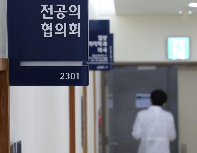 지난 2월 25일 서울 종로구 서울대병원 전공의협의회 앞 복도의 모습 사진연합뉴스