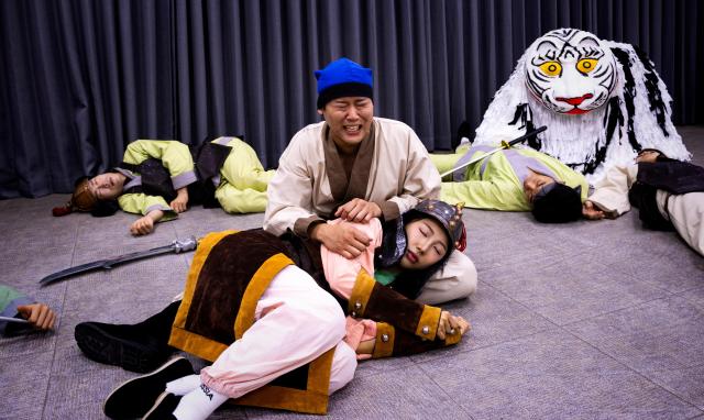 사진 연극 ‘고려의 꽃 설죽화’ 공연 연습장면 사진대중아트컴퍼니