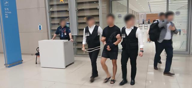 법무부가 22일 해킹 범죄조직의 총책급인 A씨를 태국에서 송환했다고 밝혔다사진법무부