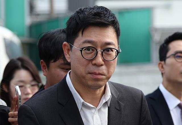 사모펀드 운용사 오아시스에쿼티파트너스 민경민 대표가 22일 김건희 특검 조사를 받기 위해 서울 종로구 KT광화문빌딩 웨스트에 마련된 특검 사무실에 출석하고 있다사진연합뉴스