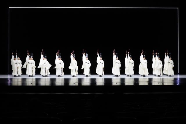 Korean traditional dance performance “One Dance” AJP Han Jun-gu
