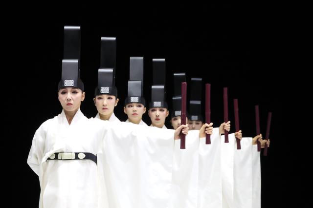PHOTOS: One Dance, a modern reinterpretation of Joseon royal ritual dance (1)