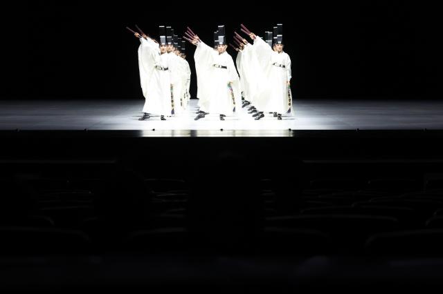 Korean traditional dance performance “One Dance” AJP Han Jun-gu