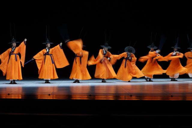 PHOTOS: One Dance, a modern reinterpretation of Joseon royal ritual dance (2)