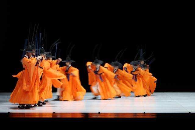 Korean traditional dance performance “One Dance” AJP Han Jun-gu