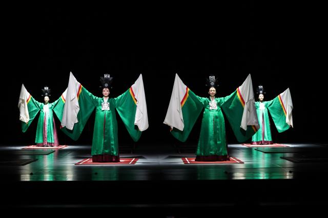 Korean traditional dance performance “One Dance” AJP Han Jun-gu