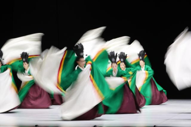 Korean traditional dance performance “One Dance” AJP Han Jun-gu