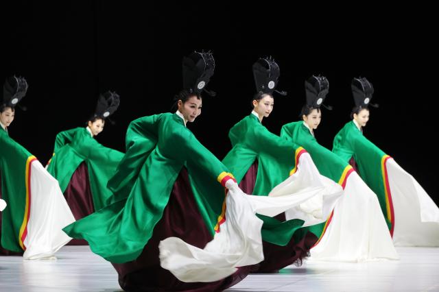 Korean traditional dance performance “One Dance” AJP Han Jun-gu
