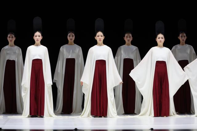 Korean traditional dance performance “One Dance” AJP Han Jun-gu