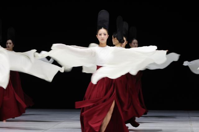 Korean traditional dance performance “One Dance” AJP Han Jun-gu
