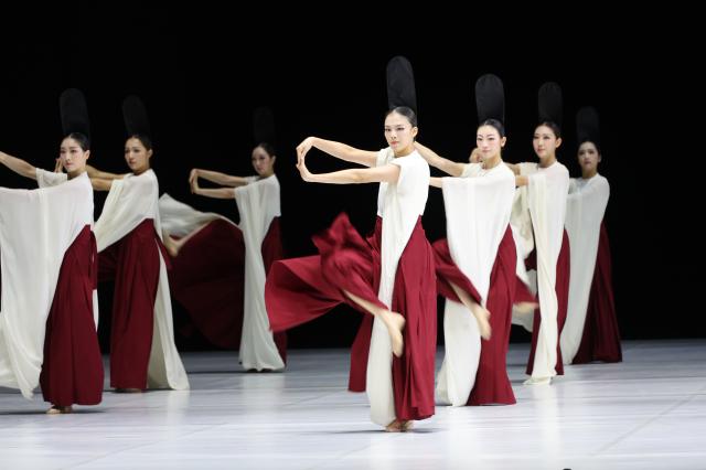 Korean traditional dance performance “One Dance” AJP Han Jun-gu