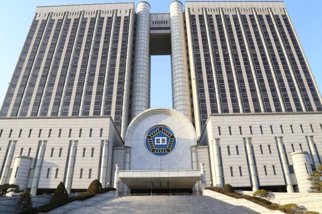 서울중앙지법과 서울고등법원이 함께 쓰고 있는 서울 서초동 법원청사 전경 사진연합뉴스