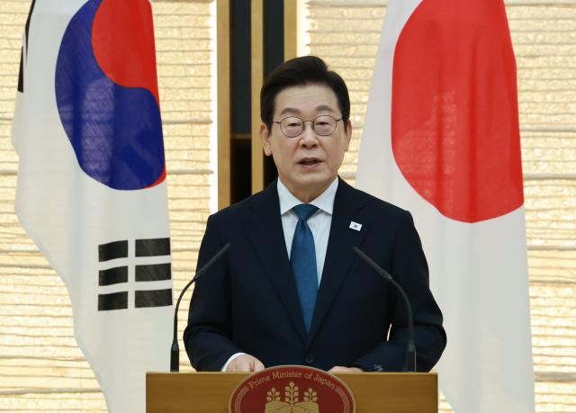 이재명 대통령이 23일 일본 도쿄 총리 관저에서 열린 한일 정상 공동 언론 발표에서 발언하고 있다 사진연합뉴스