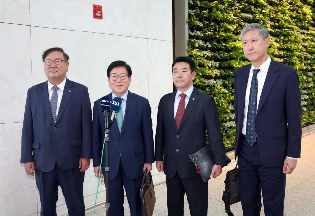 韩中建交迎33周年纪念日 李在明特使团启程访华