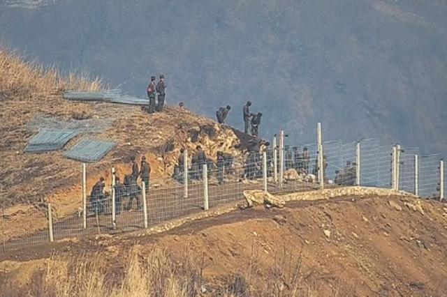 South Korean troops fire warning shots as North Korean soldiers cross MDL