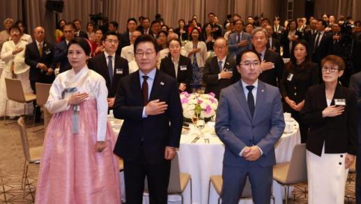 李在明夫妇在华盛顿出席旅美同胞座谈会