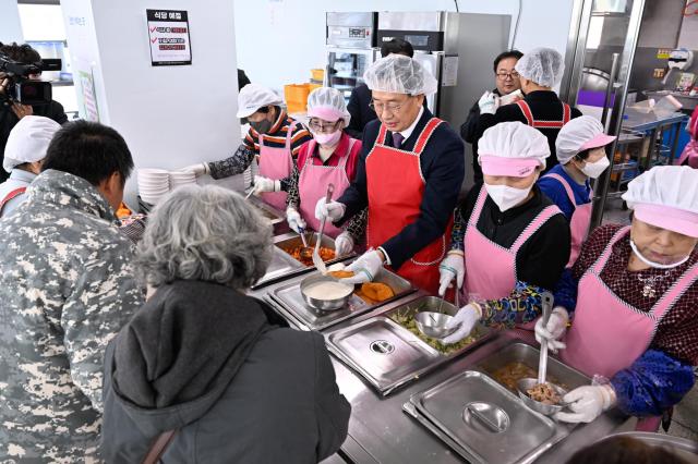 양평군 노인복지관 배식 봉사 사진양평군