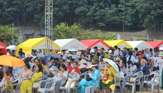 Rất đông bà con kiều bào người Việt đang sinh sống làm việc tại Hàn Quốc đã đến tham dự theo dõi sự kiện ẢnhHoàng Phương Ly