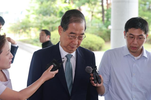 한덕수 전 국무총리가 22일 12·3 비상계엄 관련 내란·외환 사건을 수사하는 조은석 특별검사팀 사무실이 마련된 서울 서초구 서울고등검찰청으로 출석하고 있다 사진연합뉴스