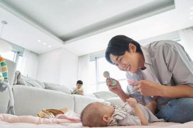 은행권, 눈치 휴직 사라진다…육아휴직 잘 쓴 아빠는 신한
