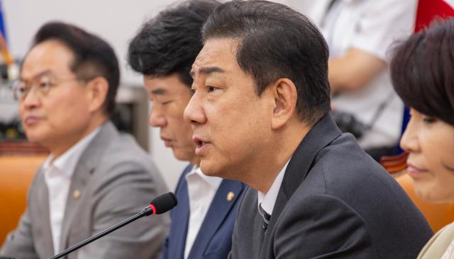 김병기 더불어민주당 원내대표가 지난 26일 국회에서 열린 원내대책회의에서 9월 정기국회에서 추진할 정책 방향을 설명하고 있다 사진연합뉴스