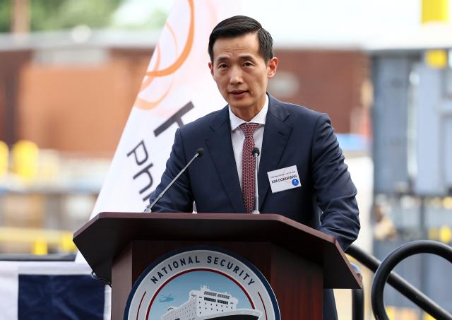 김동관 한화그룹 부회장이 26일현지시간 미국 필라델피아의 한화 필리조선소에서 스테이트 오브 메인호 명명식 환영사를 하고 있다 사진연합뉴스