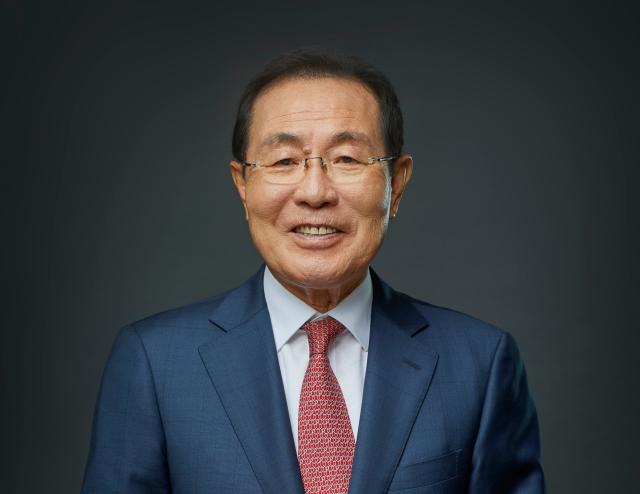 윤동한 한국콜마 회장 [사진=경상북도]