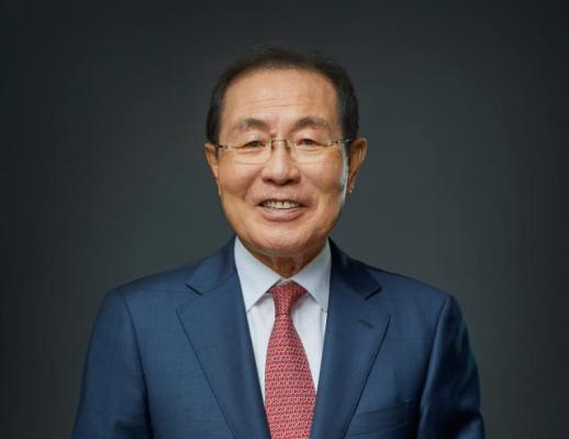 콜마홀딩스 윤동한 회장 제안, 신규이사 10명 선임안 수용