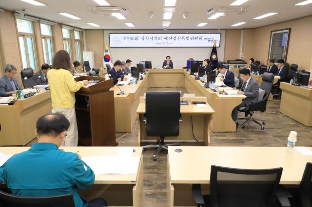 삼척시의회 예산결산특별위원회이하 예결특위가 27일 제3차 회의를 열고 있다 사진삼척시의회