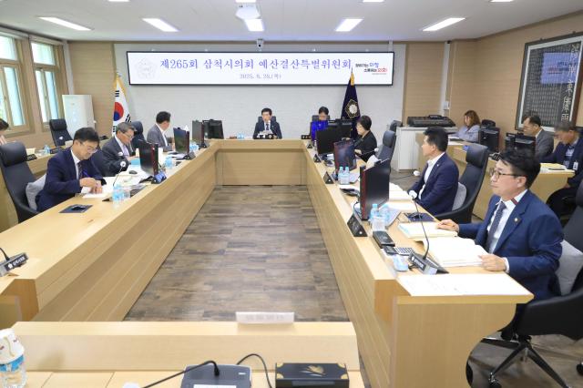 제265회 삼척시의회 예산결산특별위원회이하 예결특위가 28일 제4차 회의를 진행하고 있다 사진삼척시의회