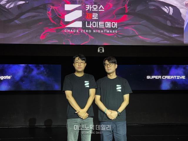 왼쪽부터 김형석 슈퍼크리에이티브 디렉터 김주형 스마일게이트 사업실장사진선재관 기자