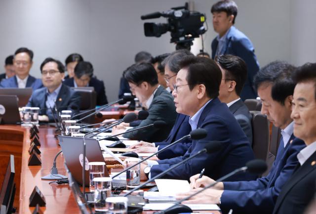 이재명 대통령이 29일 서울 용산 대통령실 청사에서 열린 임시 국무회의에서 발언하고 있다 사진연합뉴스
