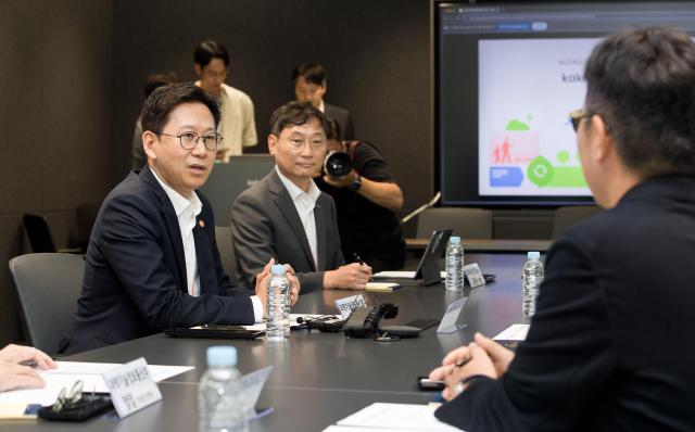 배경훈 과학기술정보통신부 장관이 29일 오후 경기도 안산시 상록구 카카오데이터센터 안산에서 열린 첨단 GPU 확보 및 AI 고속도로 현장간담회 에서 발언을 하고있다 사진과기정통부