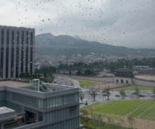 Heat and rain to linger nationwide through weekend