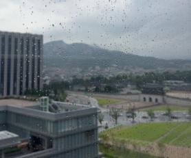 Heat and rain to linger nationwide through weekend