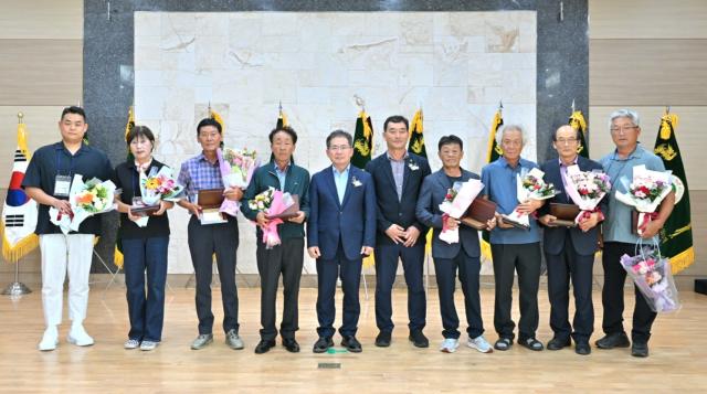 대구광역시 군위군은 군위군민회관에서 ‘제27회 군위군 후계 농업경영인 가족 수련 한마음 대회’를 성황리에 개최했다 사진대구군위군