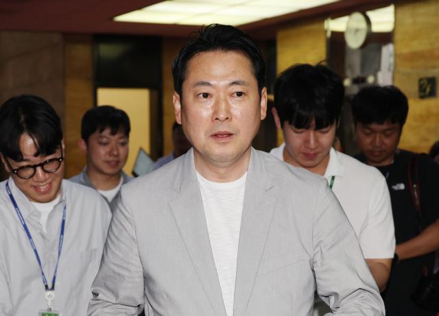 장동혁 국민의힘 대표가 31일 서울 여의도 국회로 들어서고 있다 사진연합뉴스