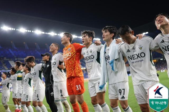프로축구 K리그11부 전북 현대가 구단 통산 두 번째 시즌 ‘더블2관왕’을 향해 쾌속 전진하고 있다 사진한국프로축구연맹