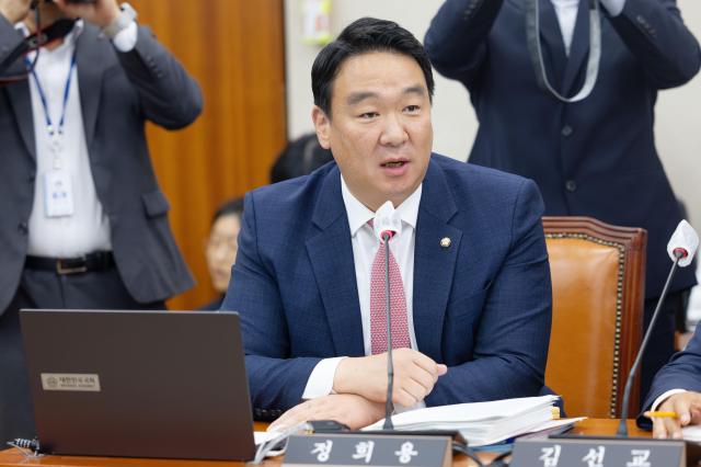 국회 농해수위 여당 간사로 선임된 정희용 국민의힘 국회의원이 9일 오전 서울 여의도 국회에서 열린 농림축산식품해양수산위원회 전체회의에서 인사말을 하고 있다 20240709사진유대길 기자 dbeorlf123ajunewscom