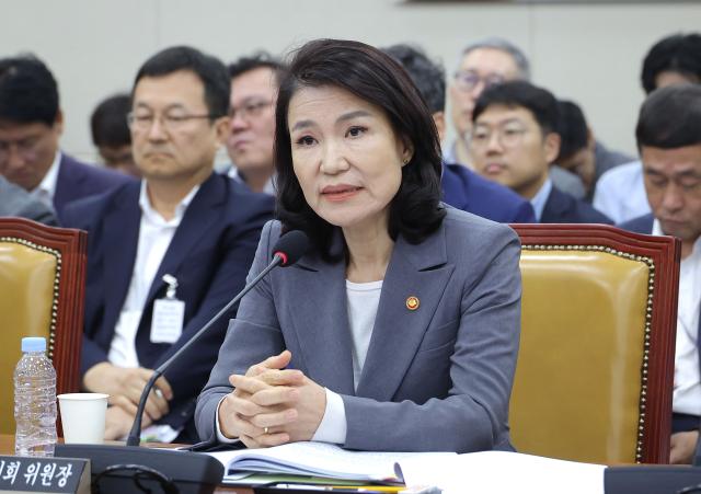 여당 의원 질의 답변하는 이진숙 위원장
이진숙 방송통신위원장이 지난 20일 서울 여의도 국회에서 열린 과학기술정보방송통신위원회 전체회의에서 의원 질의에 답변하고 있다사진연합뉴스