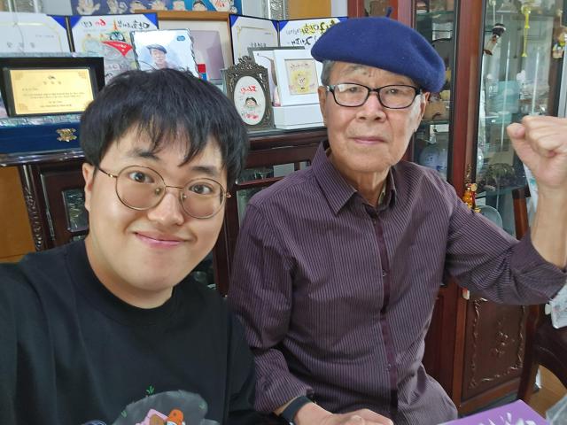 이정문 작가와 사진 김호이 기자