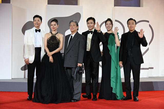 박찬욱 감독 신작 어쩔수가없다 82회 베니스국제영화제에서 월드 프리미어로 공개 사진CJ ENM